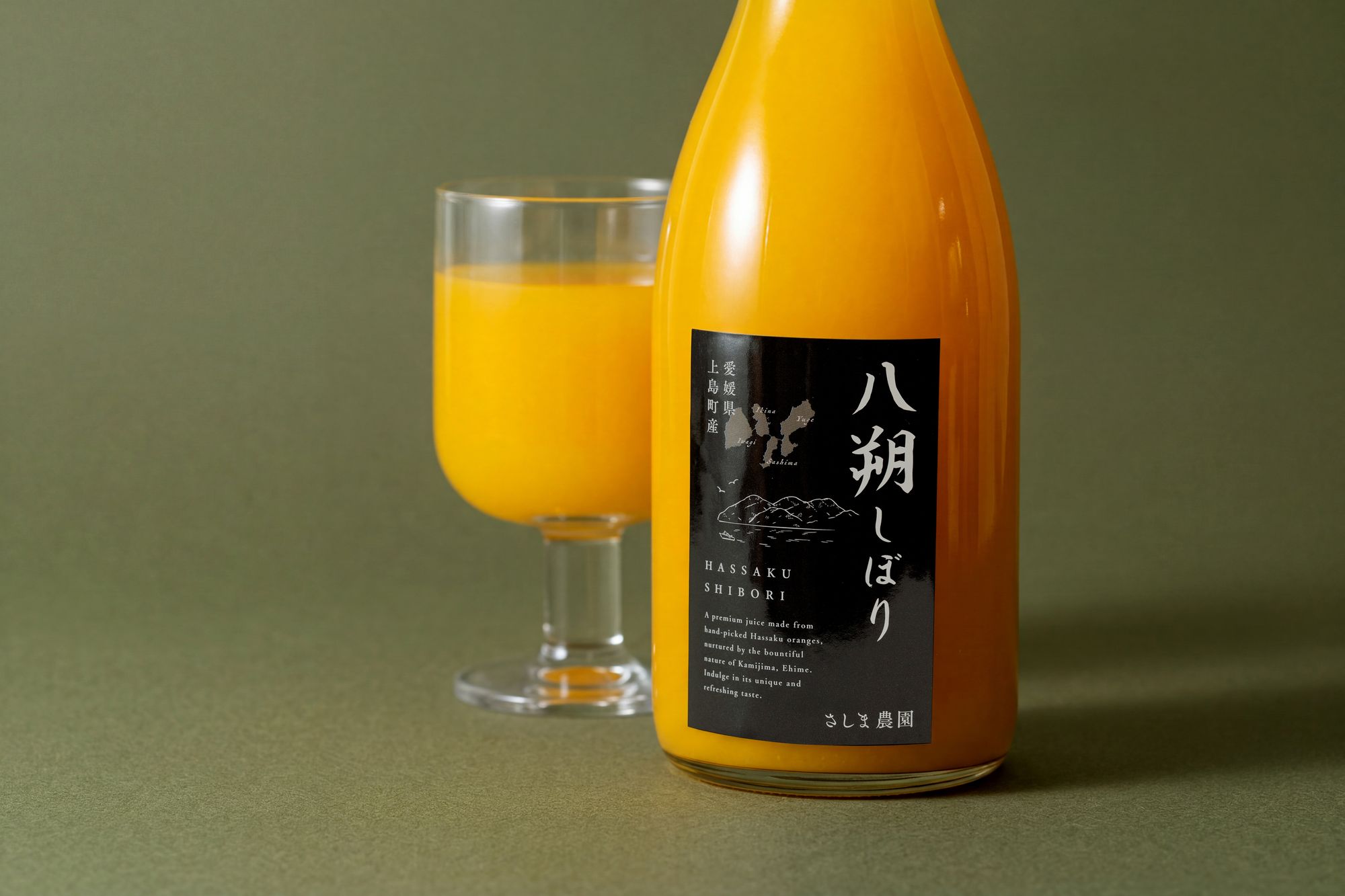 八朔しぼりのラベルデザイン事例